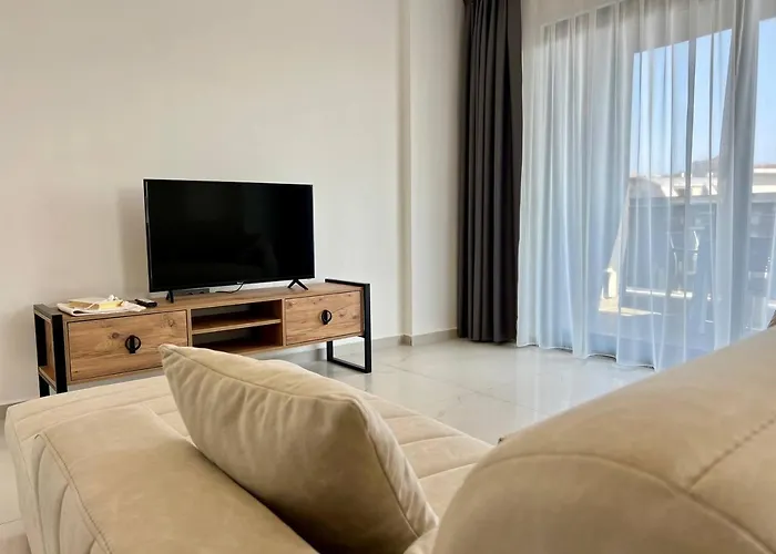 Apartment Salam 2 - Woman Pool - Experience